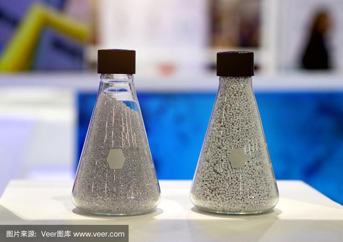 作为生产或回收的原材料的小塑料颗粒
